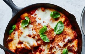 Piletina s parmezanom i njokima