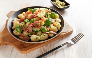 Njoki s piletinom i slaninom