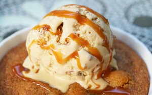 Karamelizirana bijela čokolada može se dodavati u sladolede i razne preljeve za deserte