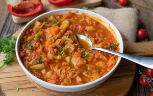 Povrtno varivo od leće i kupusa