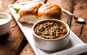 Indijsko jelo keema od mljevenog mesa i povrća