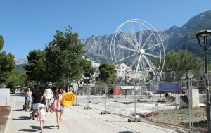 Panoramski kotač na glavnoj plaži u Makarskoj - 3
