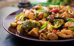 Stir fry s piletinom i brokulom