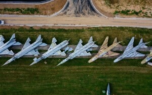 Groblje vojnih aviona ostavljenih u polju