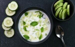 Raita s krastavcima i mentom