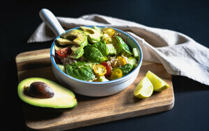 Hranjiva salata od kvinoje i ljetnog povrća - 2