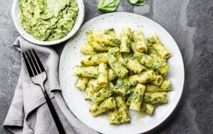 Pesto genovese sjajan je umak za tjesteninu