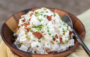 Krumpir-salata u kremastom umaku
