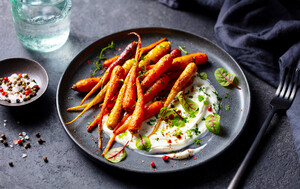 Glazirane mrkve na umaku od grčkog jogurta