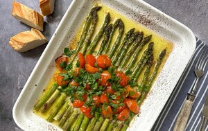 Pečene šparoge s rajčicama