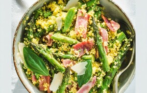 Salata od kvinoje, špeka i šparoga