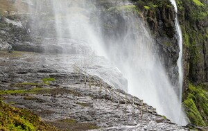 Obrnuti vodopad Naneghat, Indija - 2