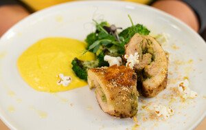 Iva Novosel: Rolada od pilećeg zabatka s komponentama na tanjuru koje zabavljaju - 2