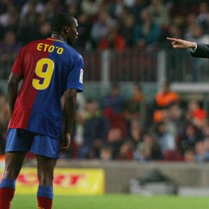 Samuel Eto\'o i Pep Guardiola (Foto: AFP)