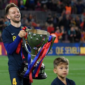 Ivan Rakitić slavi naslov (Foto: AFP)