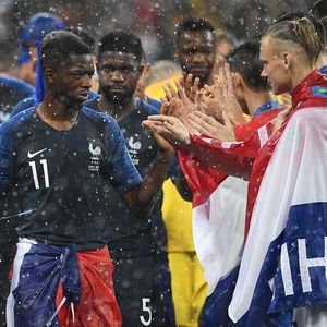 Ousmane Dembele i Domagoj Vida (Foto: AFP)
