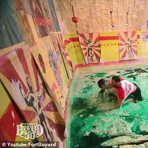 Adil Rami u showu Fort Boyard (Screenshot)