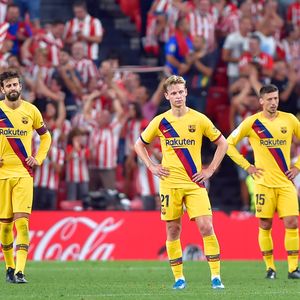 Razočarani igrači Barcelone (Foto: AFP)