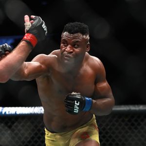 Ngannou udara Miočića (Foto: AFP)