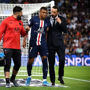 Ozlijeđeni Kylian Mbappe (Foto: AFP)
