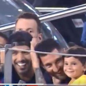 Messi se hvata za glavu (Screenshot)