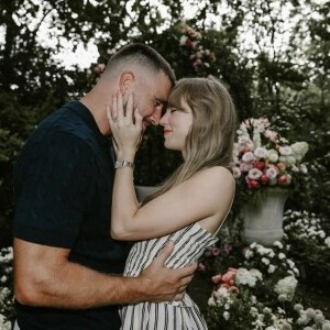 Taylor Swift i Travis Kelce su zaručeni