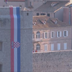U gradovima diljem Hrvatske obilježen Dan pobjede: "Ti ljudi su išli samnom u školu, a sada gledam njihova imena na nadgrobnoj ploči"