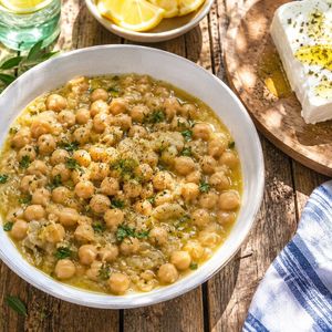 Okusi Grčke: Recept za neodoljivo kremasto varivo od slanutka