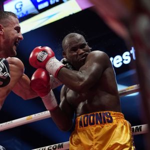 Oleksandr Gvozdyko i Adonis Stevenson (Foto: AFP)