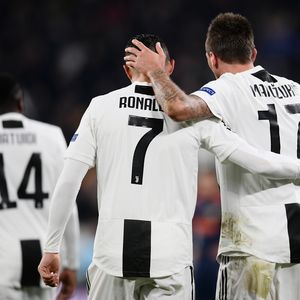 Cristiano Ronaldo i Mario Mandžukić (Foto: AFP)