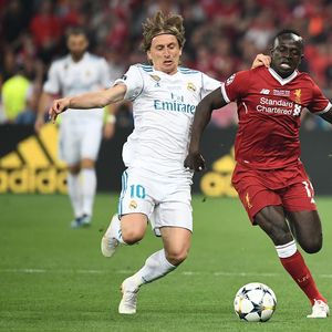 Luka Modrić i Sadio Mane (Foto: AFP)