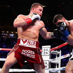 Saul Canelo Alvarez i Rocky Fielding (Foto: AFP)