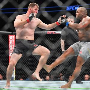 Cormier i Miočić u oktogonu (Foto: AFP)