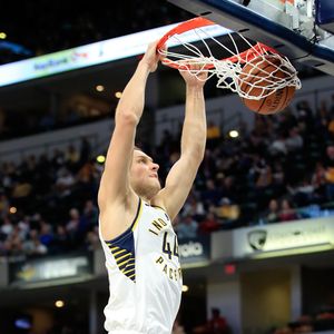 Bojan Bogdanović zakucava (Foto: AFP)