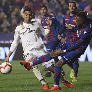 Casemiro i Souleymane Doukara (Foto: AFP)