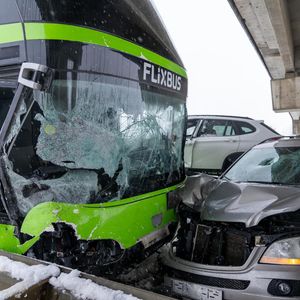 Prometna nesreća između automobila i busa