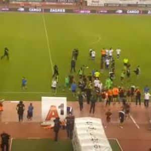 Torcida upala na travnjak Poljuda (Screenshot)