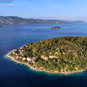Hrvatski otok na kojem živi samo jedan stanovnik: Ljepotan koji je diljem svijeta poznat po svojem "bijelom zlatu"