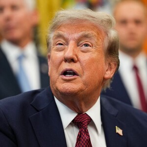Donald Trump prijeti Kanadi novim carinama zbog šumskih požara