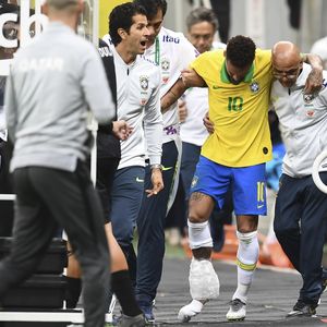 Neymar se ozlijedio (Foto: AFP)