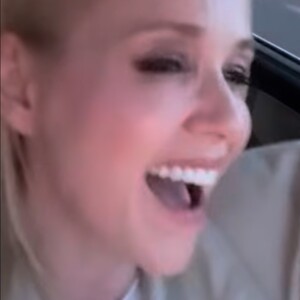 Pogledajte kako to izgleda kad Jelena Rozga zapjeva u automobilu veliki hit!