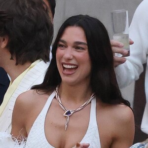 Dua Lipa: Fantastična haljina za početak slavlja na Siciliji