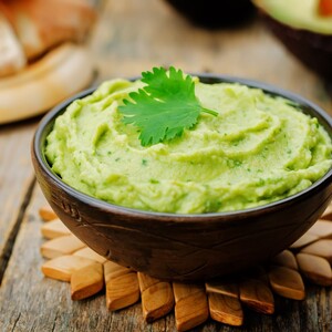 Humus s avokadom: Recept za umak koji možete poslužiti uz - baš sve