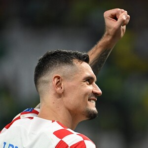 Ovako Lovren čeka utakmicu Vatrenih: Dres, kopačke, krunica, a u ruci...