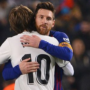 Luka Modrić i Leo Messi (Foto: AFP)