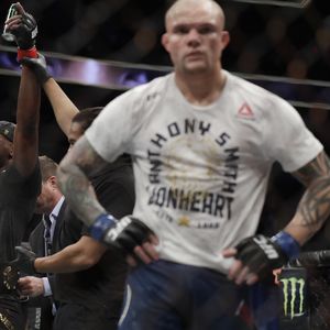 Jones prvak, Smith odlazi iz kaveza (Foto: AFP)