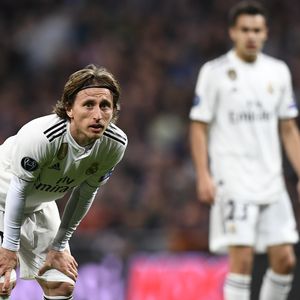 Modrić i suigrač u šoku nakon ispadanja (Foto: AFP)