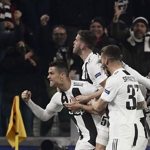 Cristiano Ronaldo i suigrači slave pogodak (Foto: AFP)