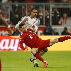 Robert Lewandowski i Joel Matip (Foto: AFP)