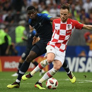 Ivan Rakitić i Paul Pogba (Foto: AFP)